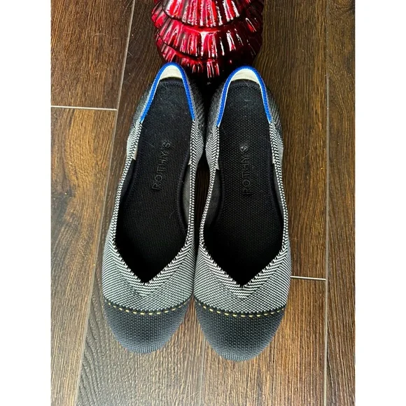 HPx3!! ๐๐ EUC Rothyโs The Flat Grey Mist Captoe. Size 7. - Picture 4 of 7